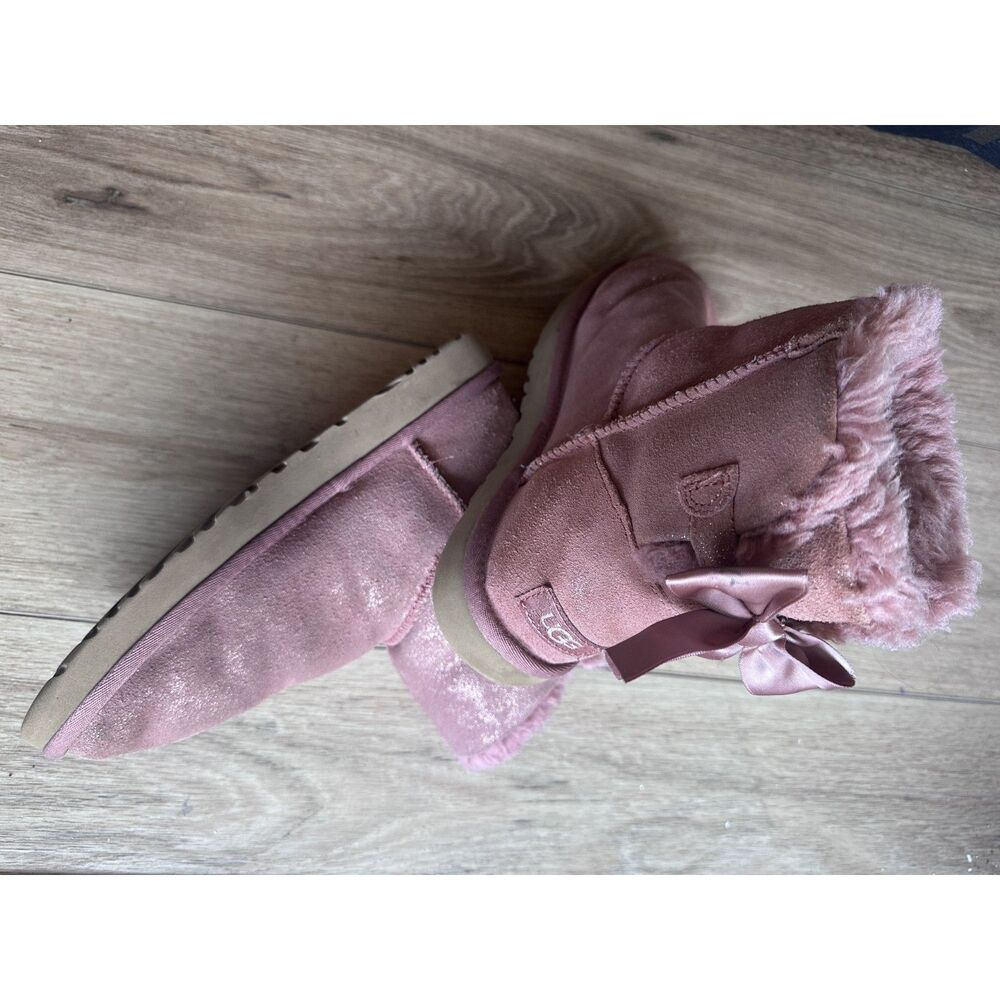 UGG Women’s Size 8 Pink Bailey Bow shimmer Boot